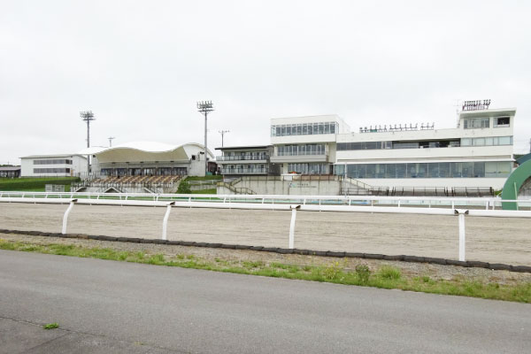 門別競馬場全景